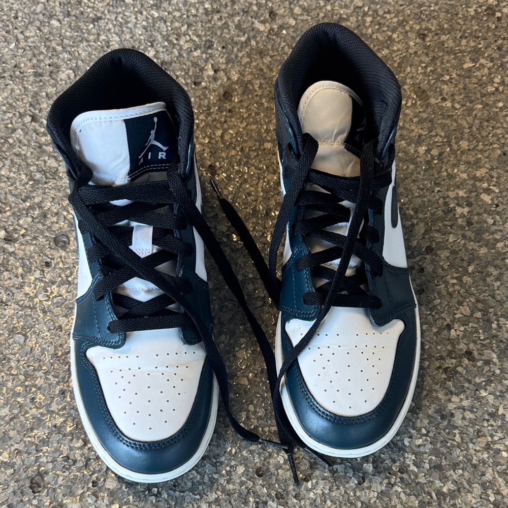 Jordan Nike boys  Blue  and White high-Top Sneakers